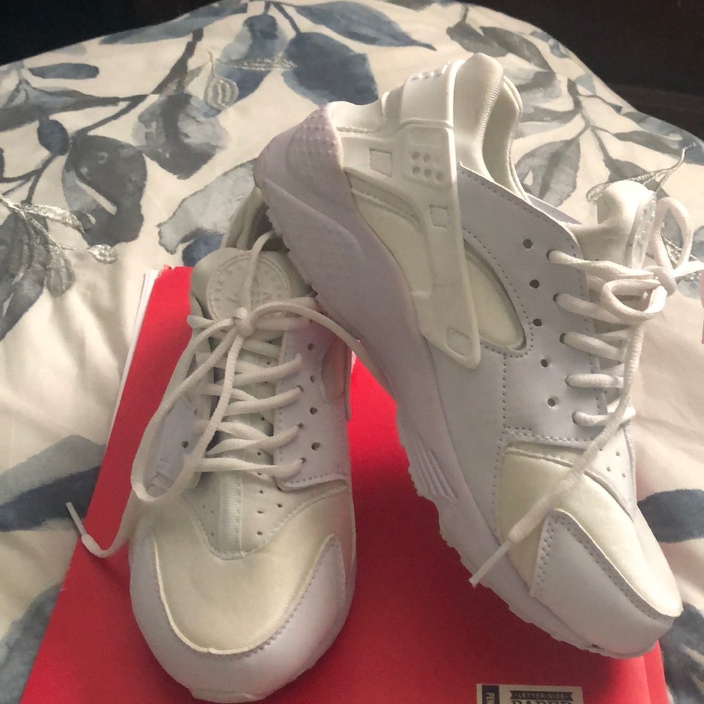 huaraches shoes white